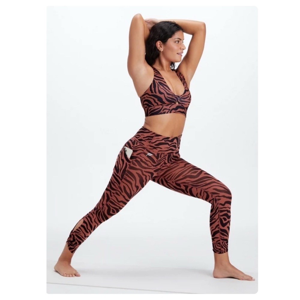 NEW Fabletics Oasis PureLuxe High-Waisted Twist 7/8 Legging Mahogany Zebra Small